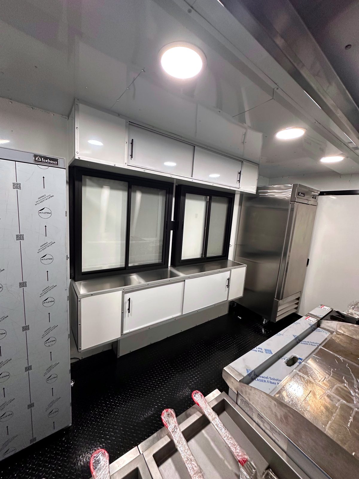 Serving windows, cabinets & reach-in