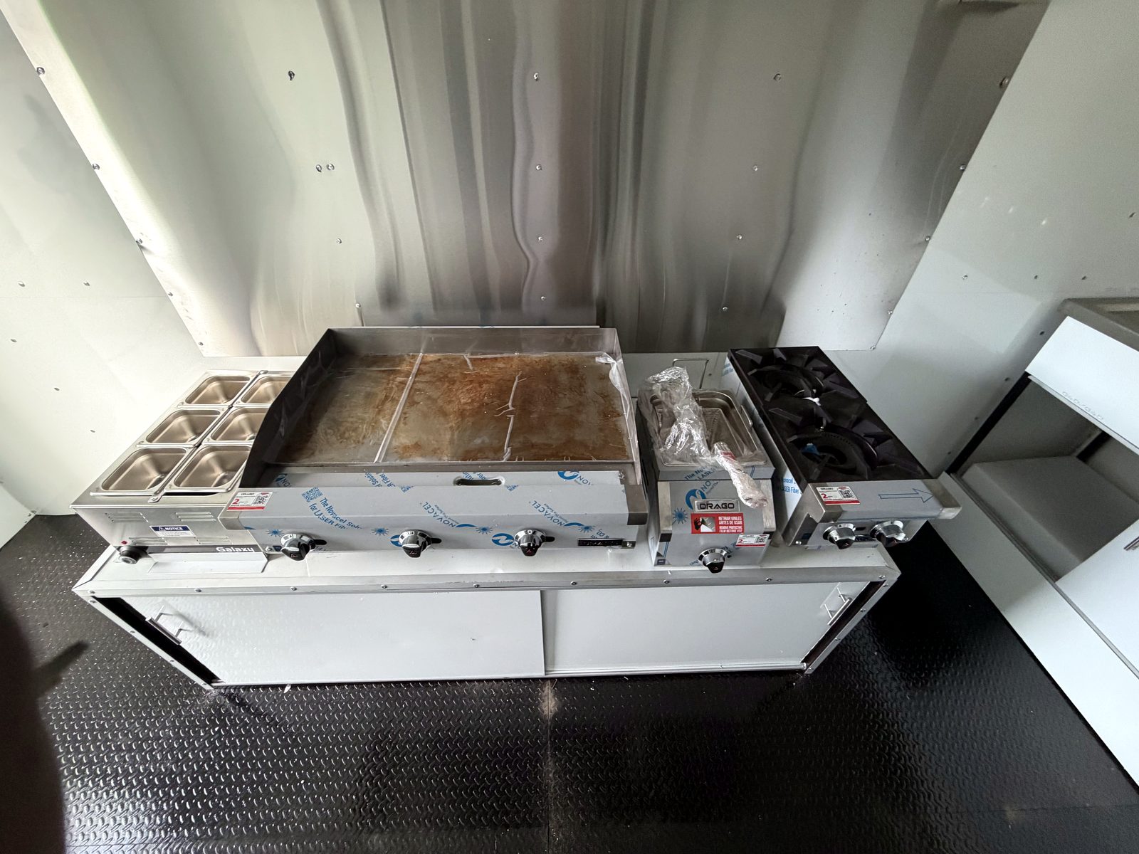 Griddle, warmer & 2-burner stove
